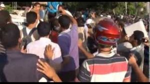 Egyptian army openly shoots at peacfuul protesters at the Republican Guard